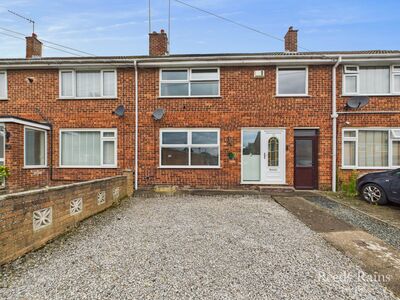 3 bedroom Mid Terrace House for sale