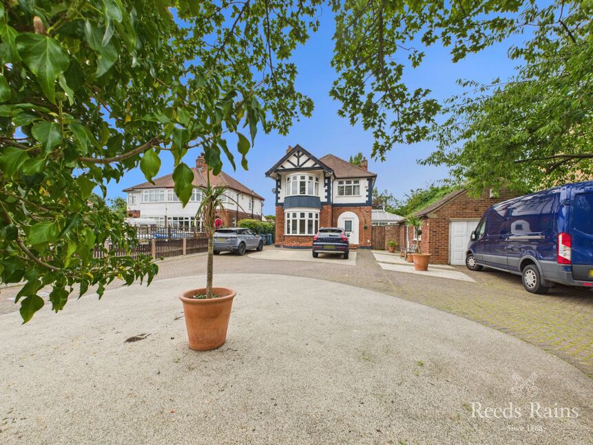 Main image of 4 bedroom Detached House for sale, Saltshouse Road, Hull, East Yorksire, HU8