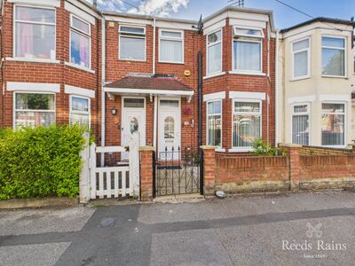 3 bedroom Mid Terrace House for sale