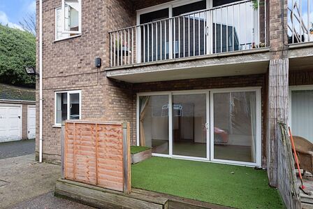 2 bedroom  Flat to rent
