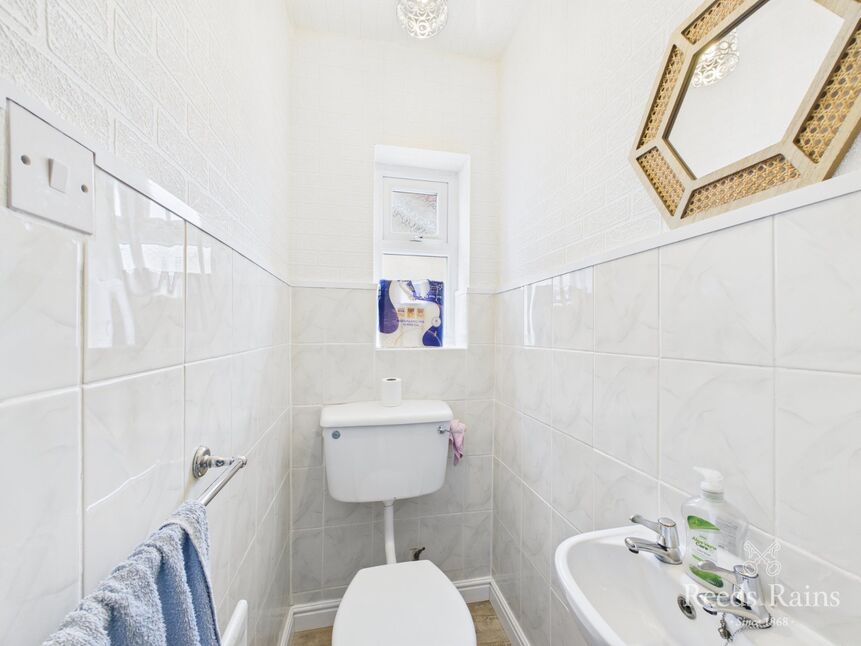 Cloakroom / WC