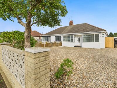 Main Road, 2 bedroom Semi Detached Bungalow to rent, £1,250 pcm