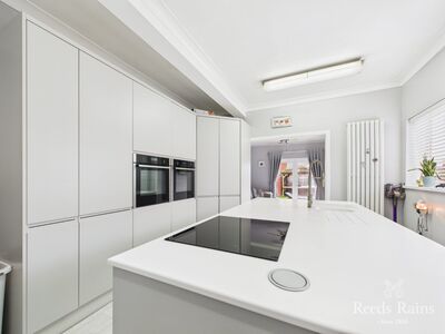 4 bedroom End Terrace House for sale
