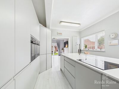 Ings Road, 4 bedroom End Terrace House for sale, £265,000