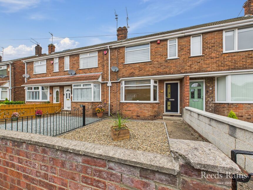 2 bedroom Mid Terrace House for sale