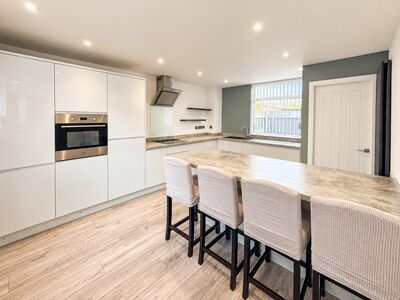3 bedroom End Terrace House to rent