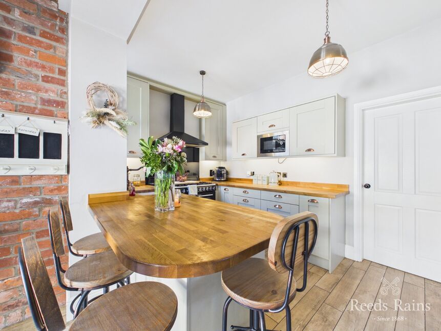 Kitchen / Breakfast Room