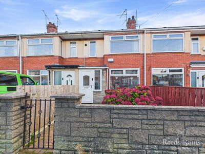 2 bedroom Mid Terrace House for sale