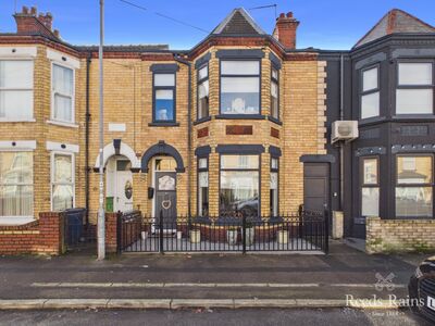 3 bedroom Mid Terrace House for sale