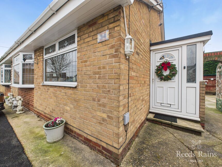 Front Garden / Driveway