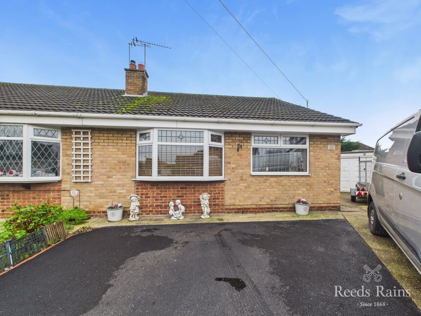 Main image of 2 bedroom Semi Detached Bungalow for sale, Oxenhope Road, Hull, HU6