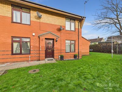 2 bedroom Flat for sale