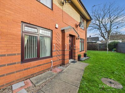 2 bedroom Flat for sale