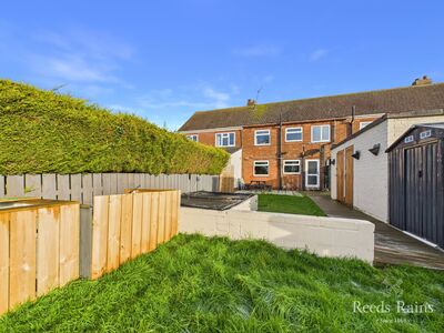 Westfield, 4 bedroom Mid Terrace House for sale, &pound;165,000