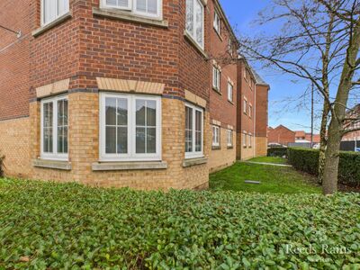 2 bedroom Flat for sale