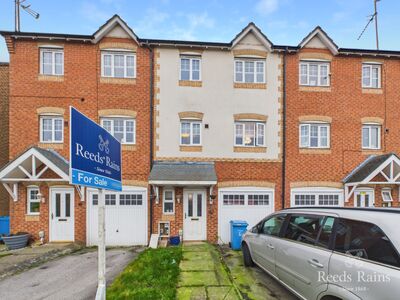 4 bedroom Mid Terrace House for sale