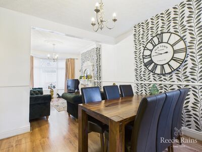 3 bedroom Mid Terrace House for sale