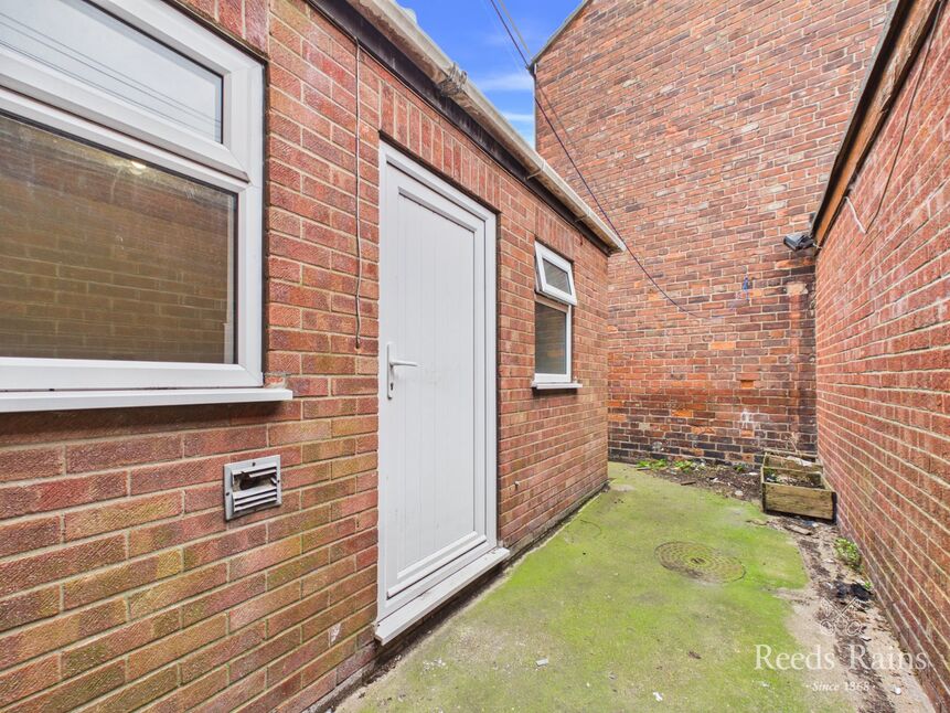 Rear Hall / Utility Room