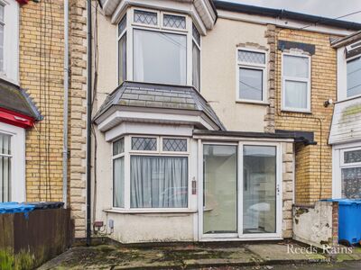 2 bedroom Mid Terrace House for sale