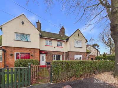 3 bedroom Mid Terrace House for sale