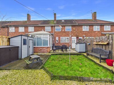 2 bedroom Mid Terrace House for sale