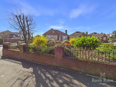 2 bedroom Detached Bungalow for sale