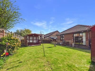 2 bedroom Detached Bungalow for sale