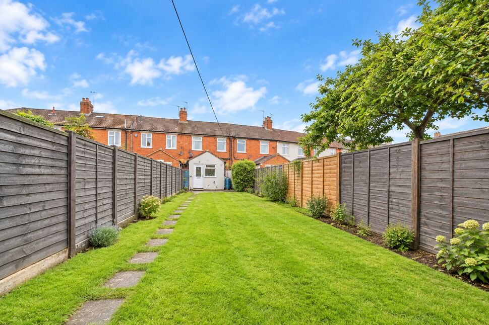 2 bedroom Mid Terrace House for sale