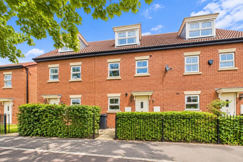 4 bedroom Mid Terrace House for sale
