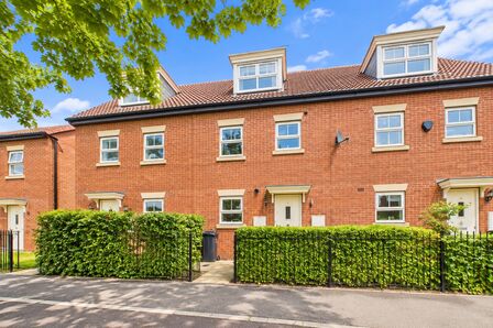 Maybury Road, 4 bedroom Mid Terrace House for sale, &pound;210,000