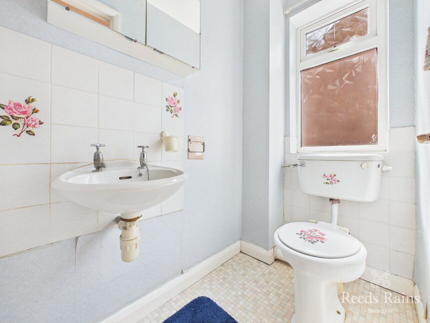 Cloakroom / WC