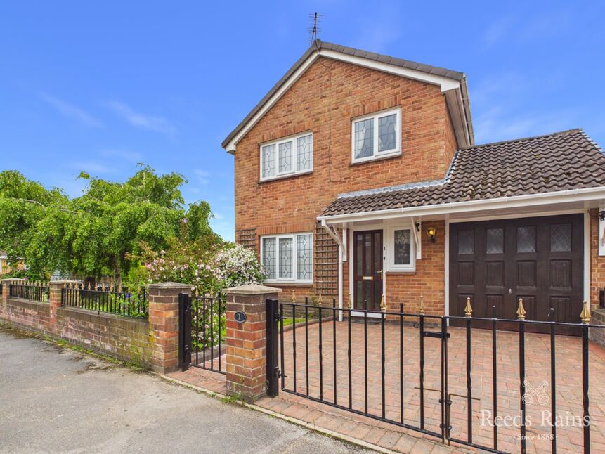 Main image of 4 bedroom Detached House for sale, Greenhow Close, Hull, East Yorkshire, HU8
