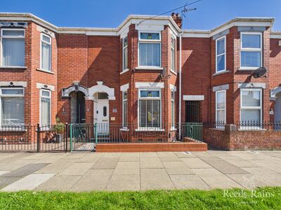 3 bedroom Mid Terrace House for sale