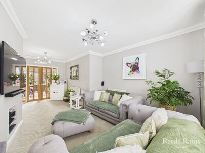 2 bedroom End Terrace House for sale