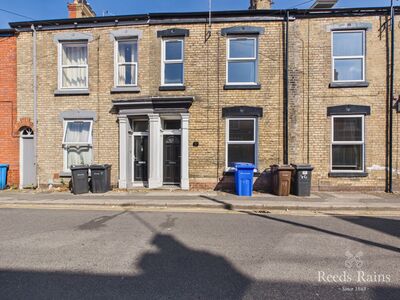 3 bedroom Mid Terrace House to rent