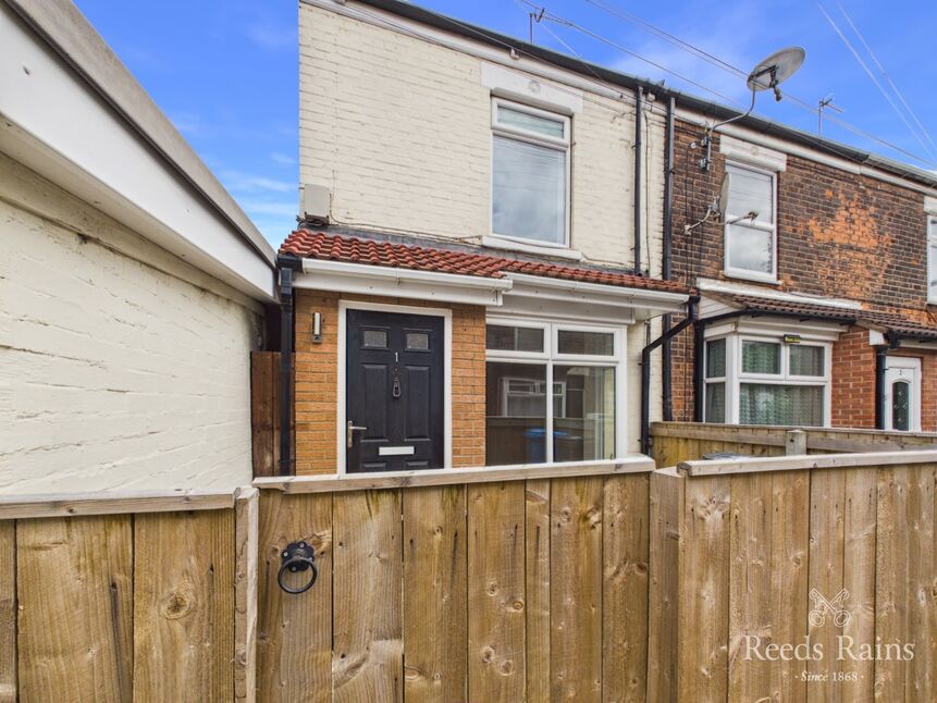 Main image of 2 bedroom End Terrace House for sale, Leslie Avenue, Lorraine Street, East Yorkshire, HU8