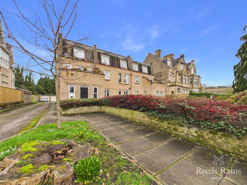 1 bedroom Flat for sale
