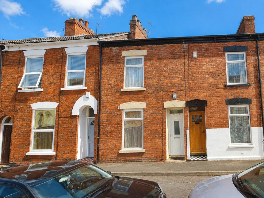 3 bedroom Mid Terrace House for sale