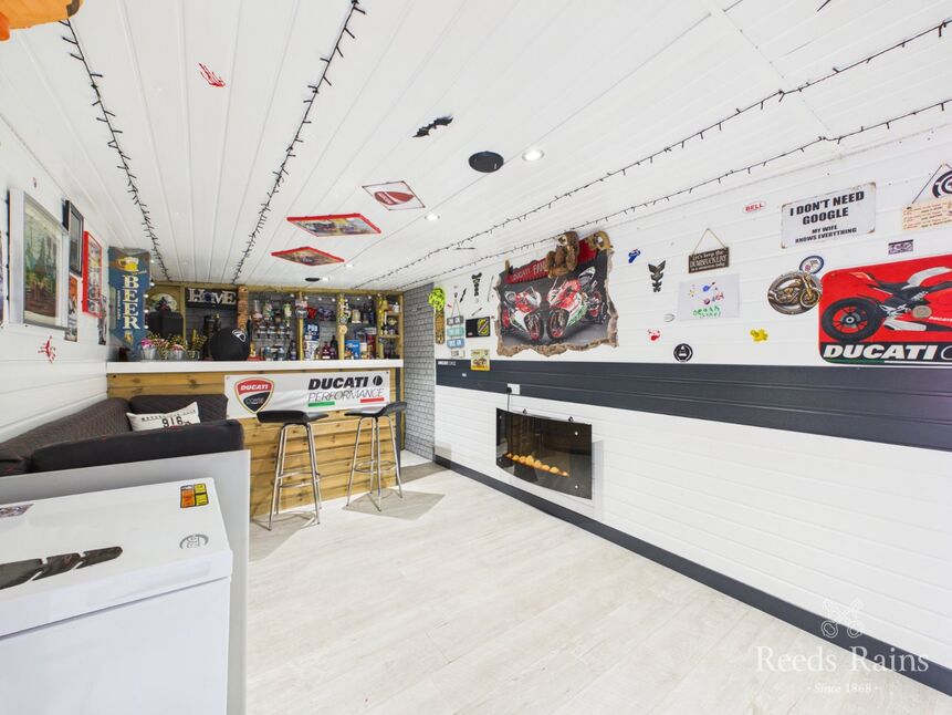 Bar / Summer House