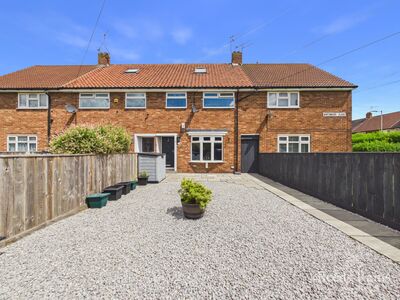 3 bedroom Mid Terrace House for sale