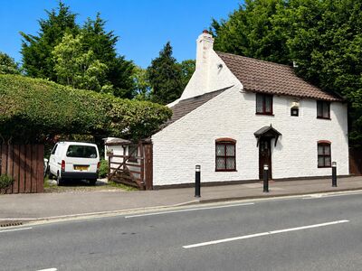 2 bedroom Detached Property for sale