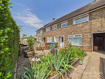 3 bedroom Mid Terrace House for sale