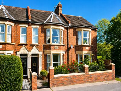 Hull Road, 4 bedroom End Terrace House for sale, &pound;350,000