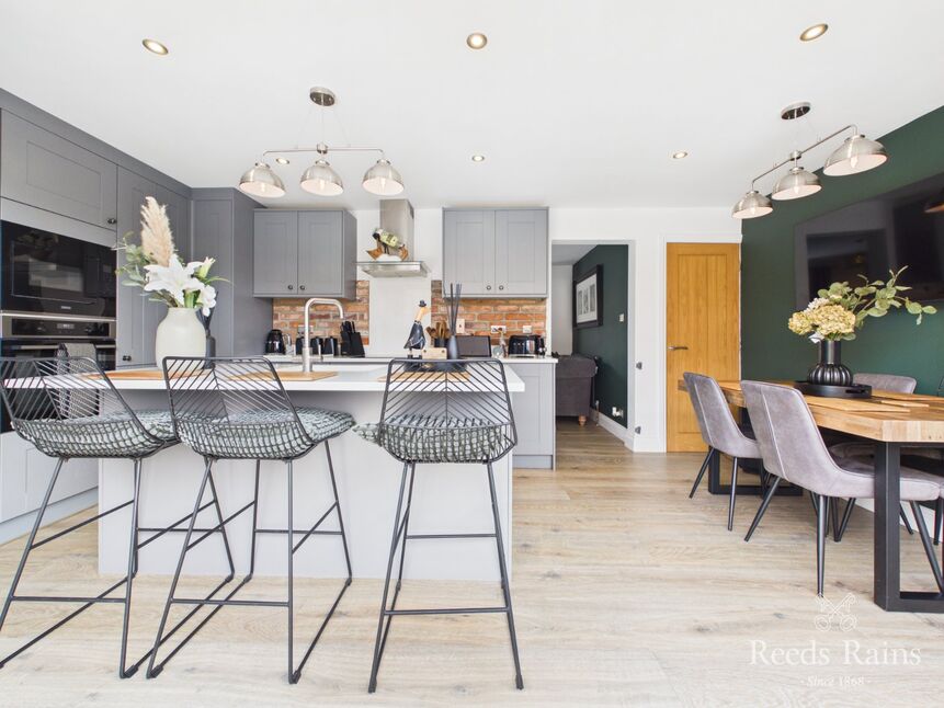 Kitchen / Dining Room