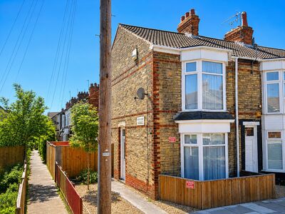 2 bedroom End Terrace House for sale