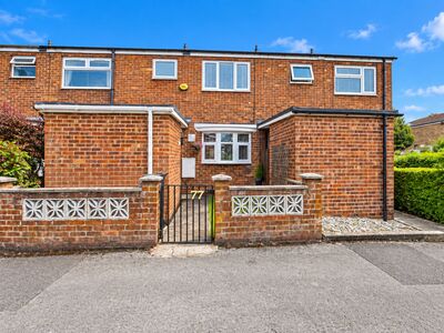 3 bedroom Mid Terrace House for sale