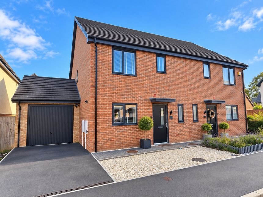 Main image of 3 bedroom Semi Detached House for sale, Brentford Drive, Hull, East Riding of Yorkshire, HU8