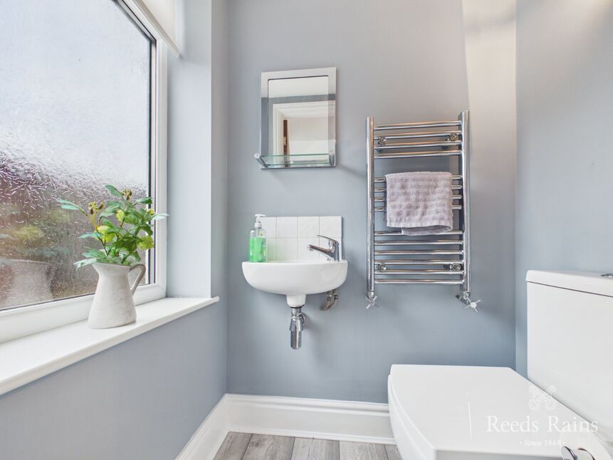 Cloakroom / WC