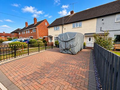 2 bedroom Mid Terrace House for sale