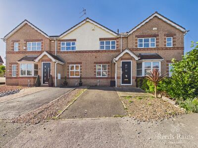 2 bedroom Mid Terrace House for sale